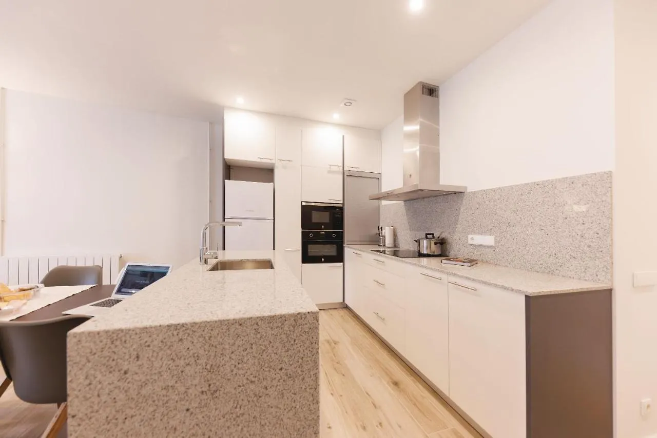 ז'ירונה Bravissimo Ciutadans, Comfortable 3-Bedroom Apartment ספרד